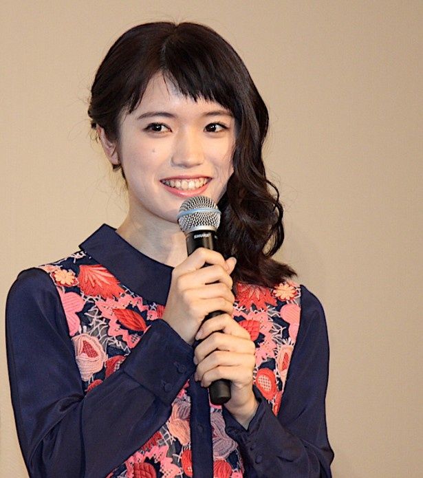 “肉食”で恋愛上手のえみり役を演じる美山加恋