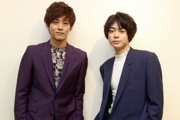 松坂桃李と菅田将暉がW主演を務めた