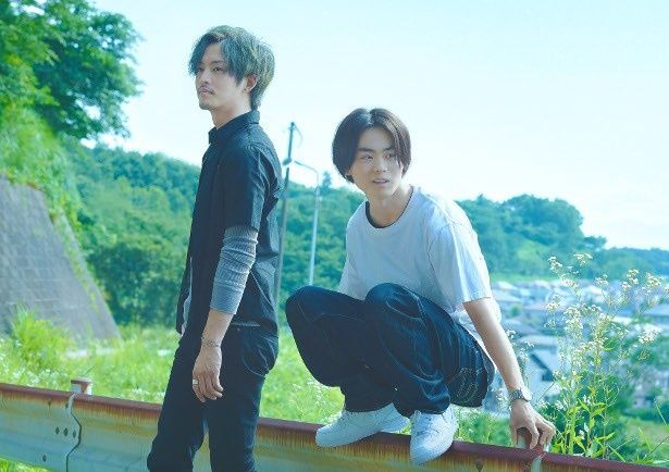 【写真を見る】美男子の兄弟！劇中の松坂桃李と菅田将暉