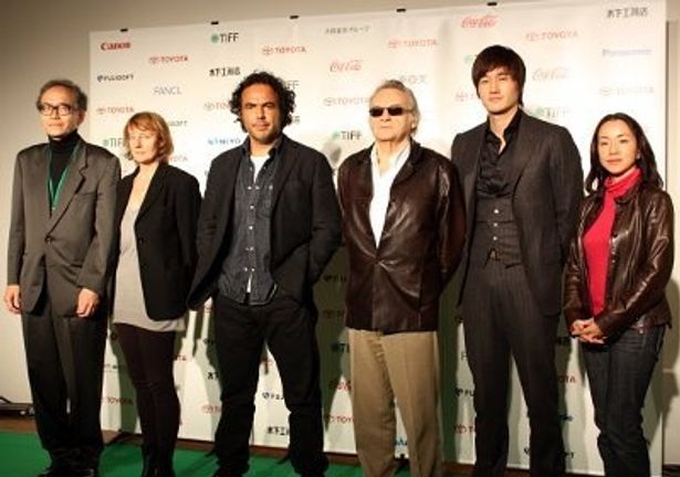 左から：松本正道、キャロリーヌ・シャンプティエ、イニャリトゥ監督、イエジー・スコリモフスキ監督、ユ・ジテ、原田美枝子