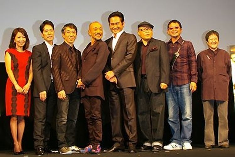 竹中直人＆奥田民生が“中年バンド”映画PRで熱唱！